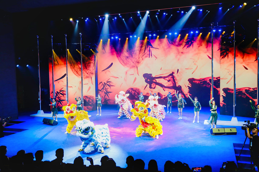 7月22日,成都第31届世界大学生运动会运动员村正式开村,并为首支入驻的代表团——中国代表团举行了欢迎仪式。人民网 记者 朱虹摄