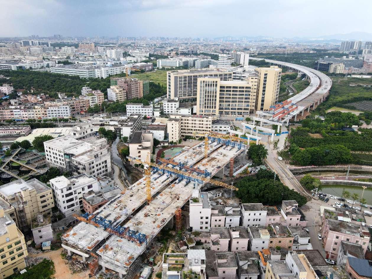 广东省重点交通建设项目莞番高速竹山大桥连续梁顺利合拢