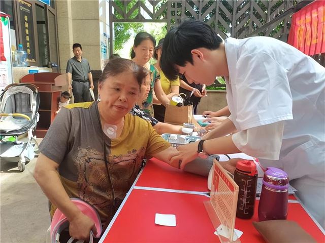 阳光公益行，共筑未来梦 ——民盟渭南市委社会服务品牌“阳光公益”活动获上海爱心人士慷慨捐助