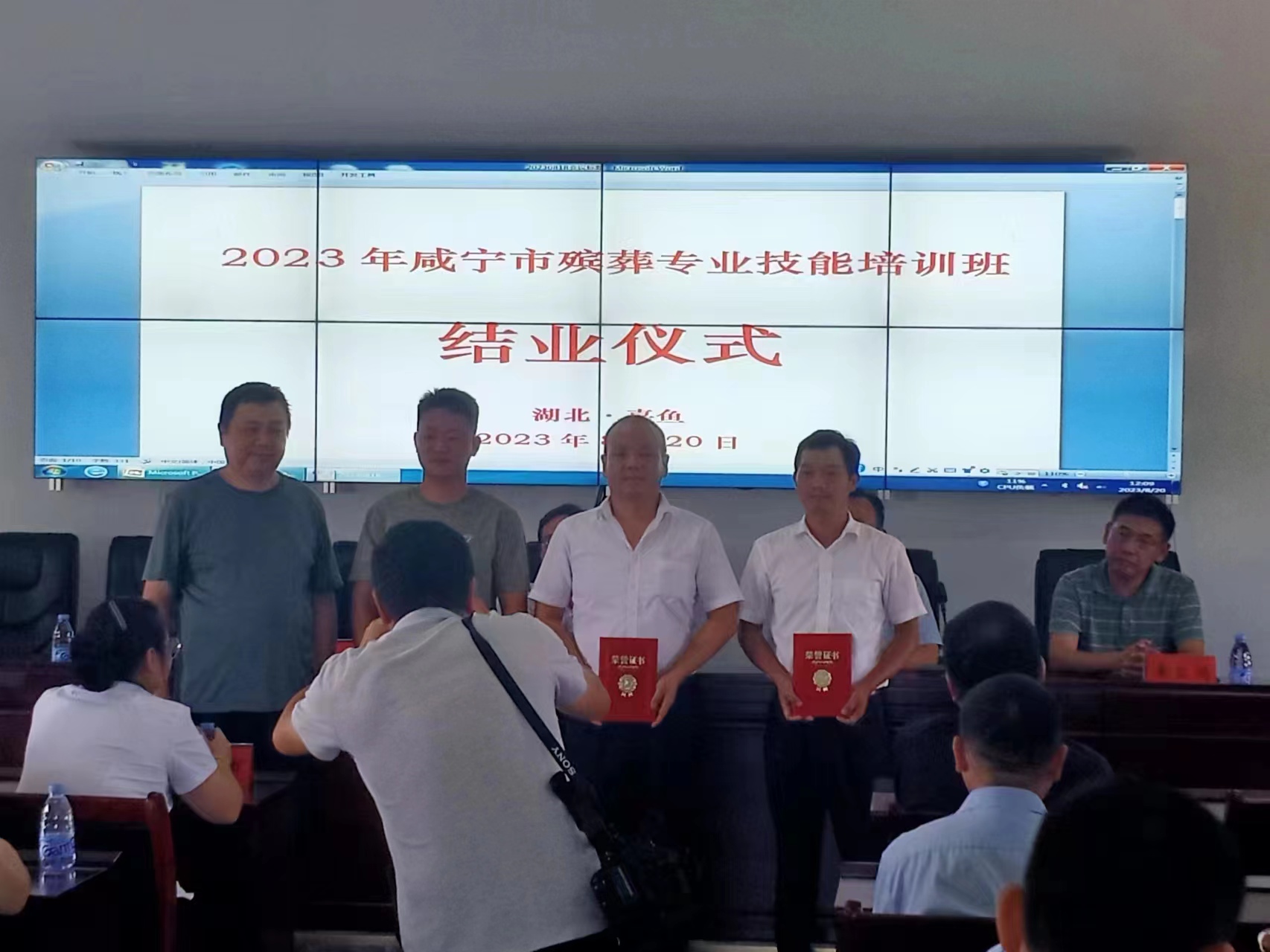 2025江西省企业家艺术家慈善万里行“满公窑”杯爱心公益活动隆重举行