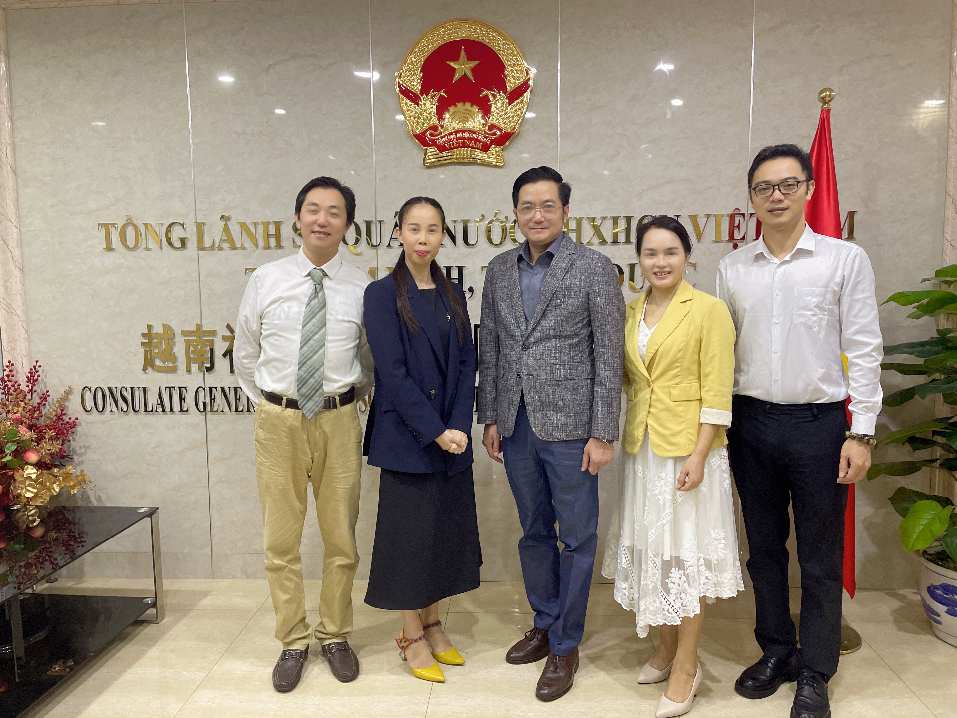“国有界 爱无界”——三只蚂蚁团队与儿科·康复科专家“暖阳先生”拜访越南驻南宁总领事馆