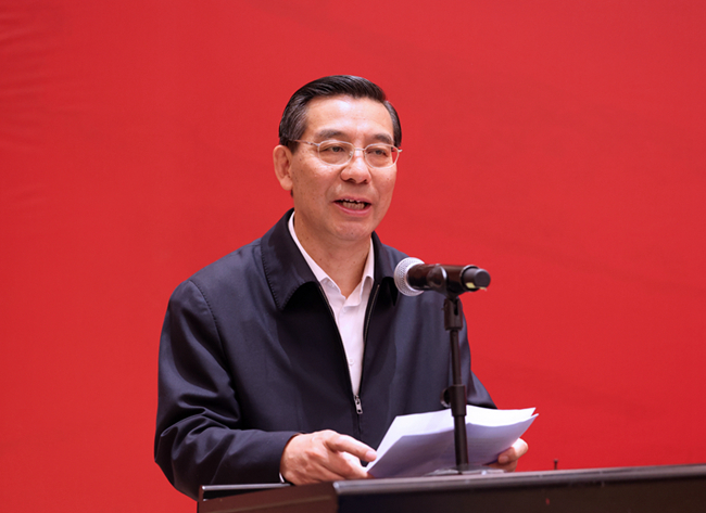 4.民革中央副主席兼秘书长李惠东主持开幕式.JPG