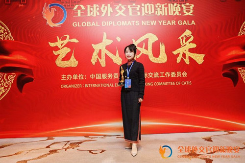 杰出艺术家王善如女士墨宝赠送驻华大使，好评连连！