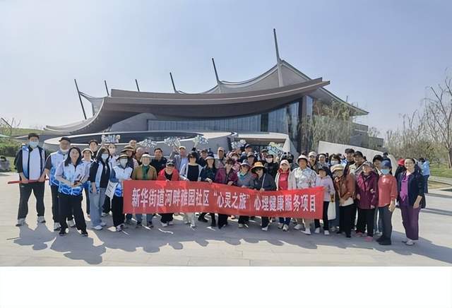 北京市通州区河畔雅园社区开展“居民健步走暨参观大运河博物馆”活动