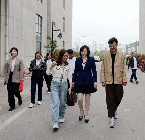 2024年“ 凝心聚力抓项目 蓄势赋能促发展 ”——网络名人系列采风活动走进龙山路街道