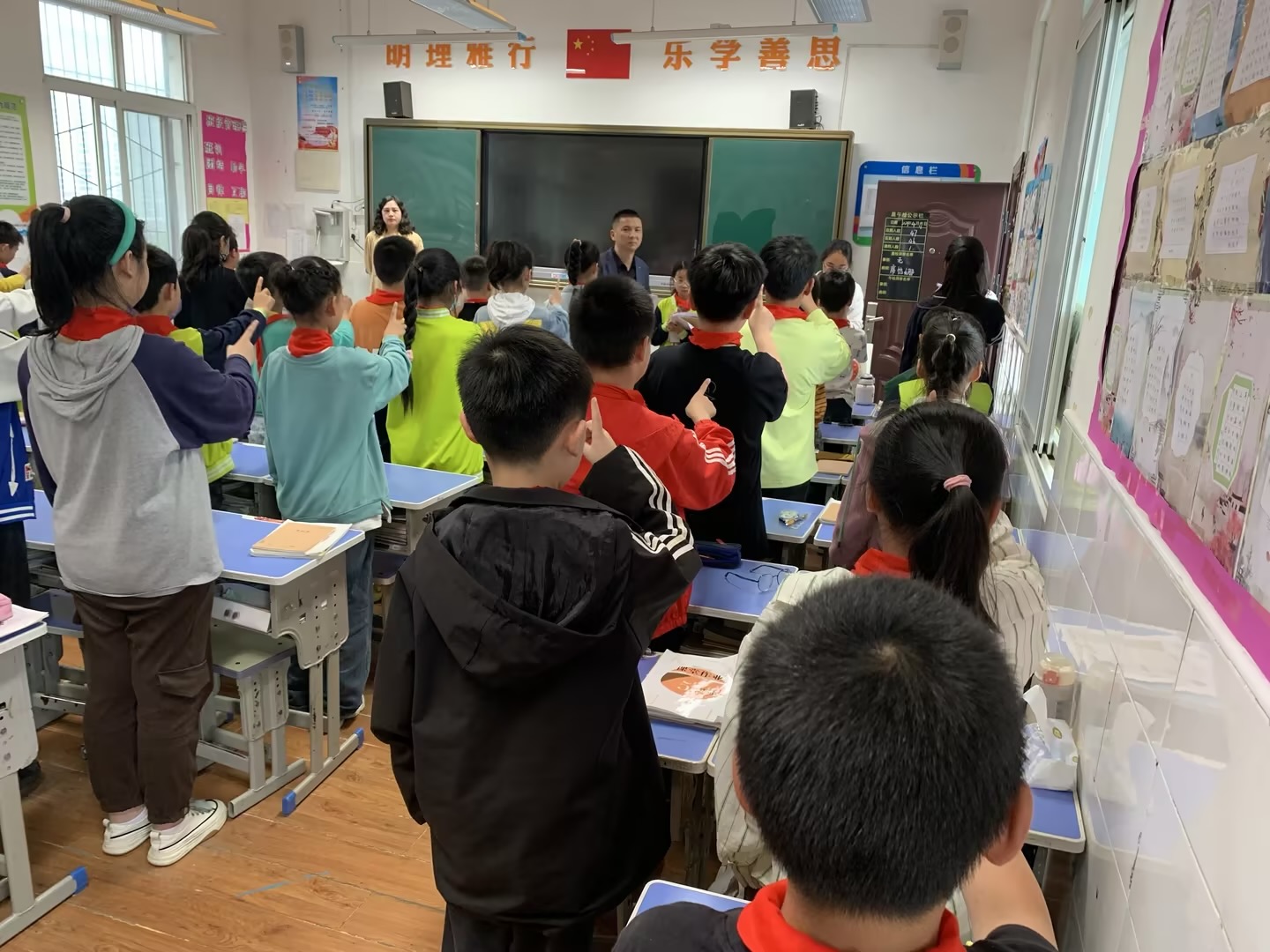 眼保健操让“花朵”茁壮成长