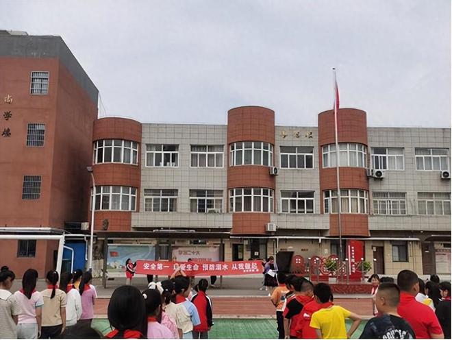 湖北省武汉市金水学校开展防溺水宣誓签名活动