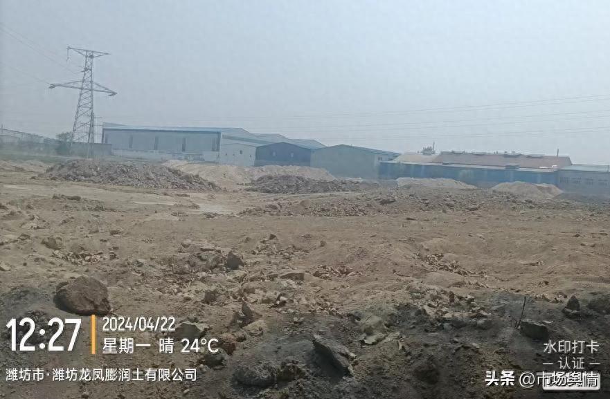 山东潍坊：膨润土企业粗放式堆放固废 扬尘污染严重