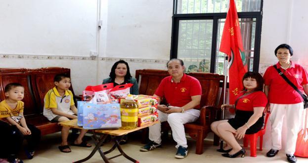 广东普宁市金梅花慈善爱心协会开展关心关爱困境儿童服务