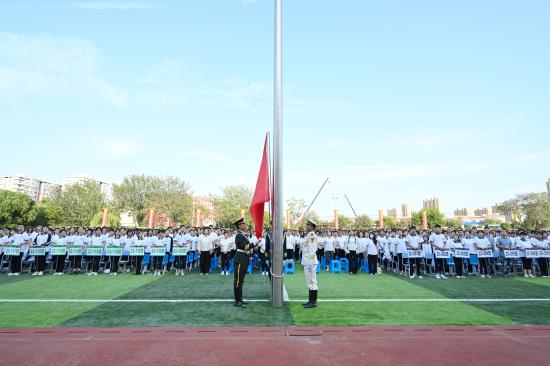 第一方阵（北京）文化有限公司走进河北衡水中学进行爱国主义教育国旗班升旗培训活动
