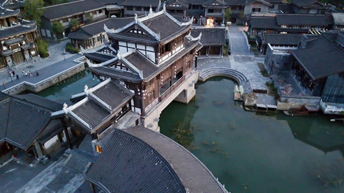 音乐与文学的绝美碰撞：青年作家邓江龙作品《鬼新娘》即将发行