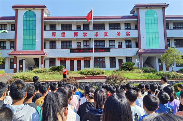 湖南慈利县景龙桥中学：乘文明之风  创和谐校园