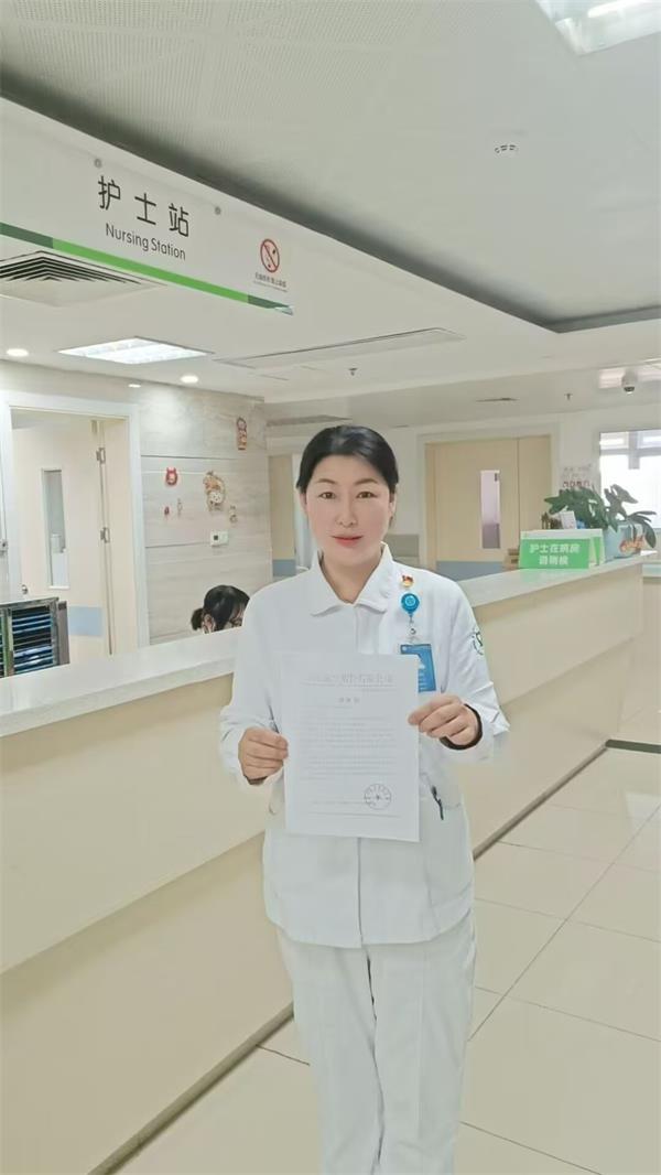 黑龙江籍朱晓明护士长：飞机上紧急救人  收到一封感谢信 