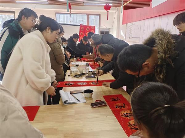 安徽省利辛县慈善协会开展“墨香迎新岁，共绘吉祥年”活动