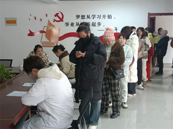 安徽界首：新春送温暖  健康过大年