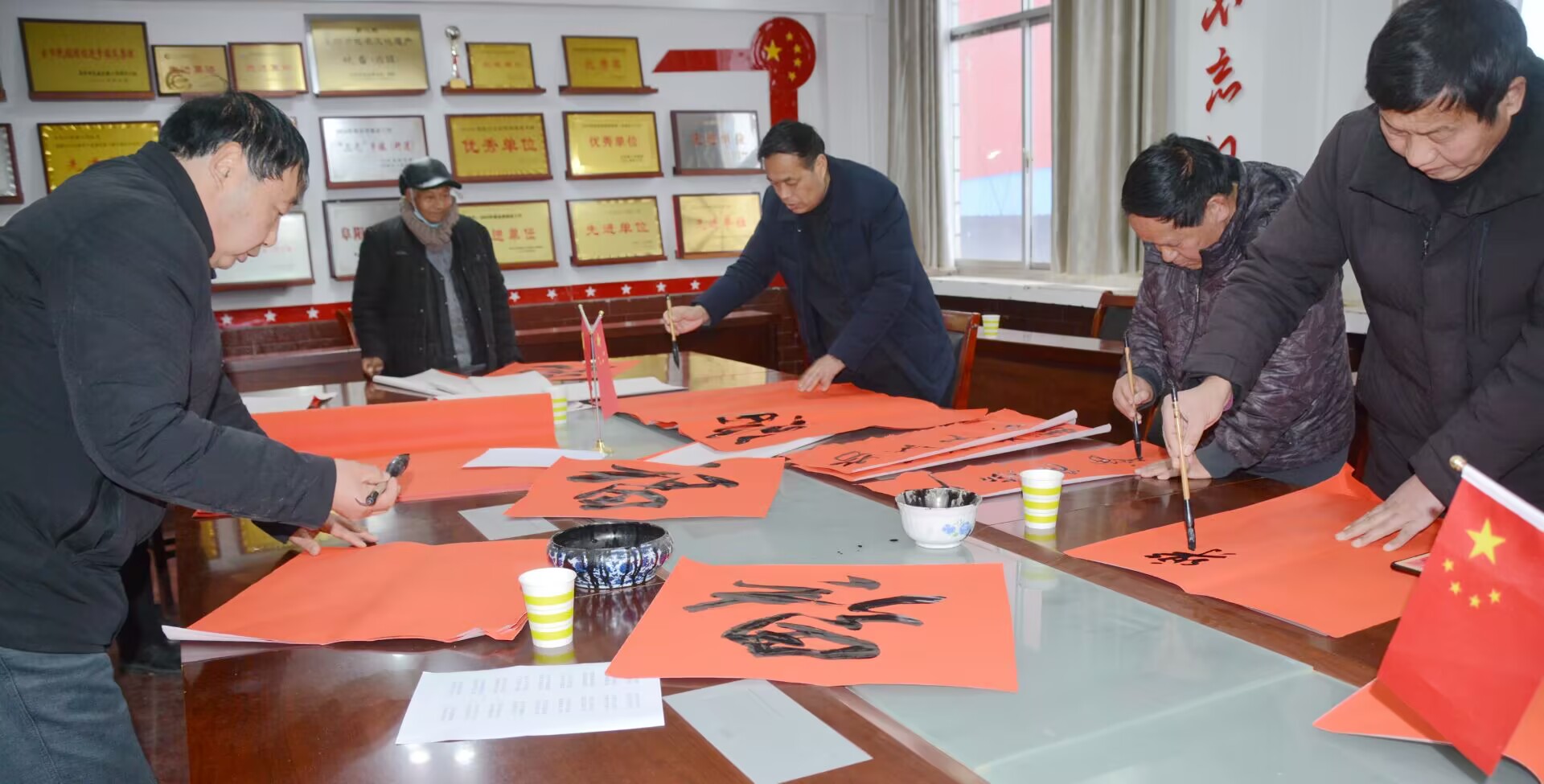 安徽太和县坟台镇持续开展写送春联活动