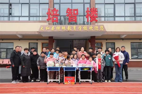 让雷锋精神照进应该照进的地方 ——安徽省太和县作家协会走进特殊教育学校