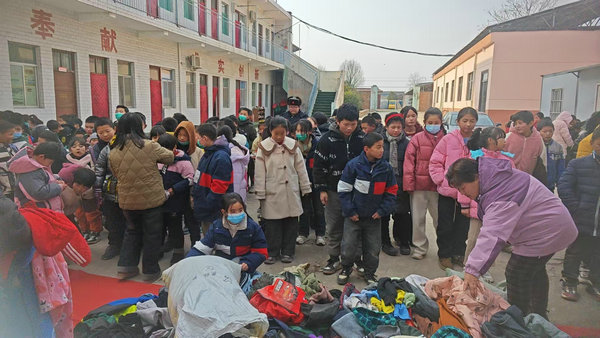 兴平牵手希望小学关于为学生建澡堂的倡议书