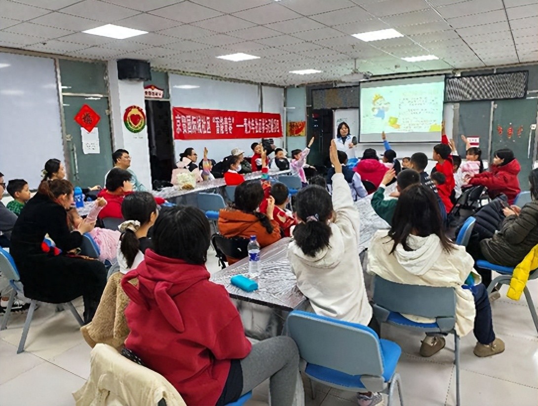 青春同行共筑美好社区