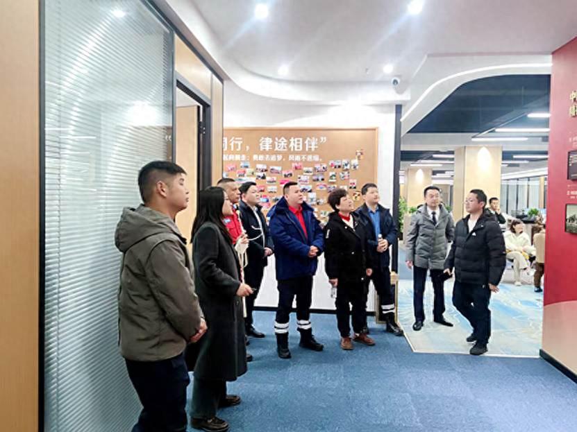 涪陵区红十字会与上海中联（涪陵）律所开展交流授牌活动