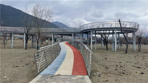 西藏林芝云上桃源旅游度假村