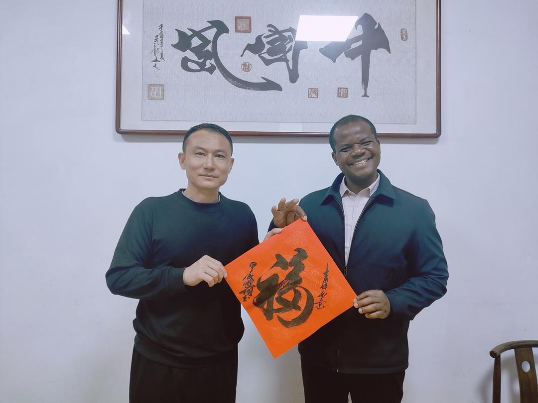 共工新闻社副社长李贵永与非洲外交学院驻中国国家代表李伟会谈