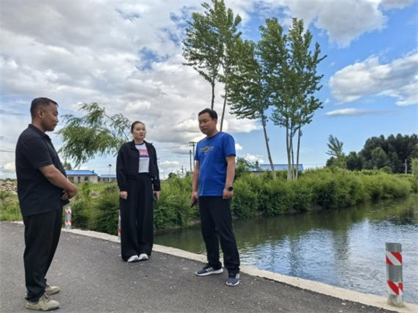 内蒙古一位“村支书”刘建华引领村民奔富路