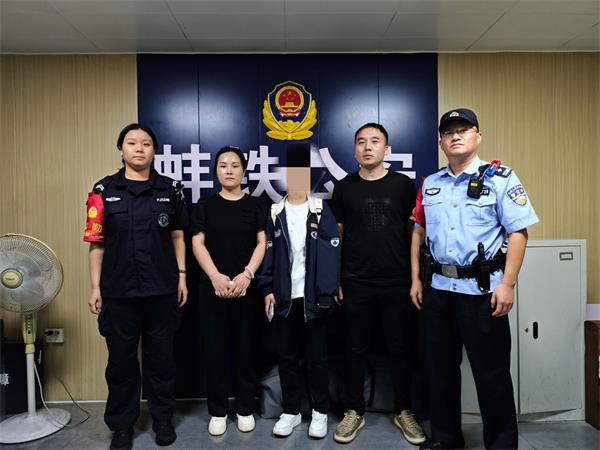 赌气少女乘火车出走 安徽阜阳铁警暖心助力团圆