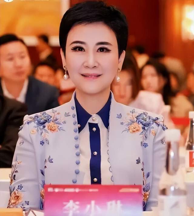 华夏文化促进会主席李小琳在第十届中国企业